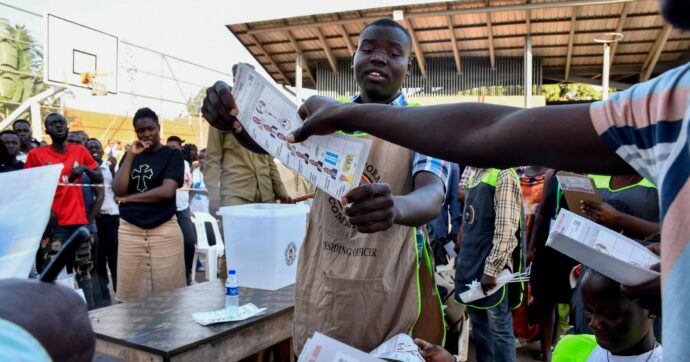 Uganda, seggi ko (e senza Internet): voto in ritardo