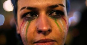 “L’Iran brucia e non ho notizie della mia famiglia. La colpa che non potrò mai espiare: essere viva”