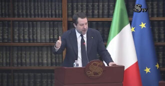 Copertina di “Trump, l’Iran, il Venezuela, Israele e Gaza, petrolio, il mondo, Taiwan”, l’ultimo elenco di Salvini scatena l’ilarità sui social: “Il frullatore applicato alla geopolitica”