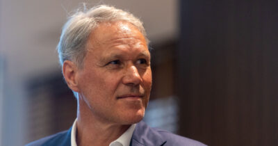 Copertina di “Voglio dedicarmi a lei, sarà un periodo difficile”: l’annuncio di Van Basten, ha lasciato il suo lavoro in tv