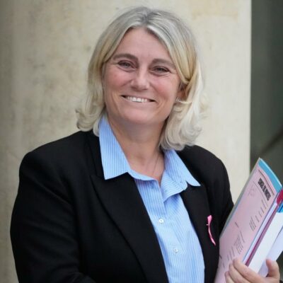 Copertina di Francia, dopo dieci giorni di scioperi i medici vincono: il governo disposto a rivedere la riforma “autoritaria”