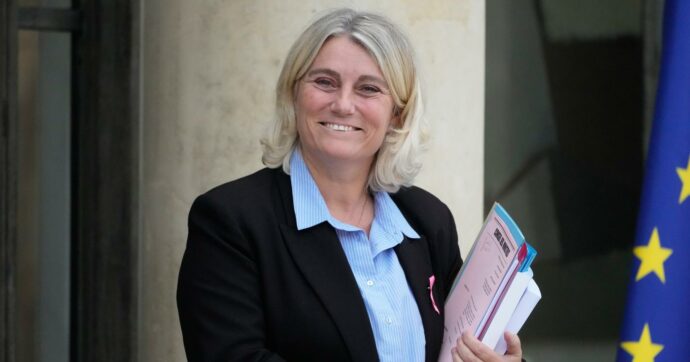 Francia, dopo dieci giorni di scioperi i medici vincono: il governo disposto a rivedere la riforma “autoritaria”