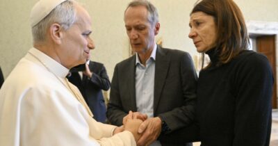 Copertina di “Mi sento male, non riesco nemmeno a gestire le informazioni che arrivano dalla Svizzera. Troppi errori, solo pensarci mi provoca un dolore immenso”: parla il papà della 16enne morta nel rogo di Crans Montana