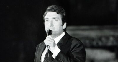 Copertina di Morto Tony Dallara: il cantante di “Romantica” e “Come prima” aveva 89 anni