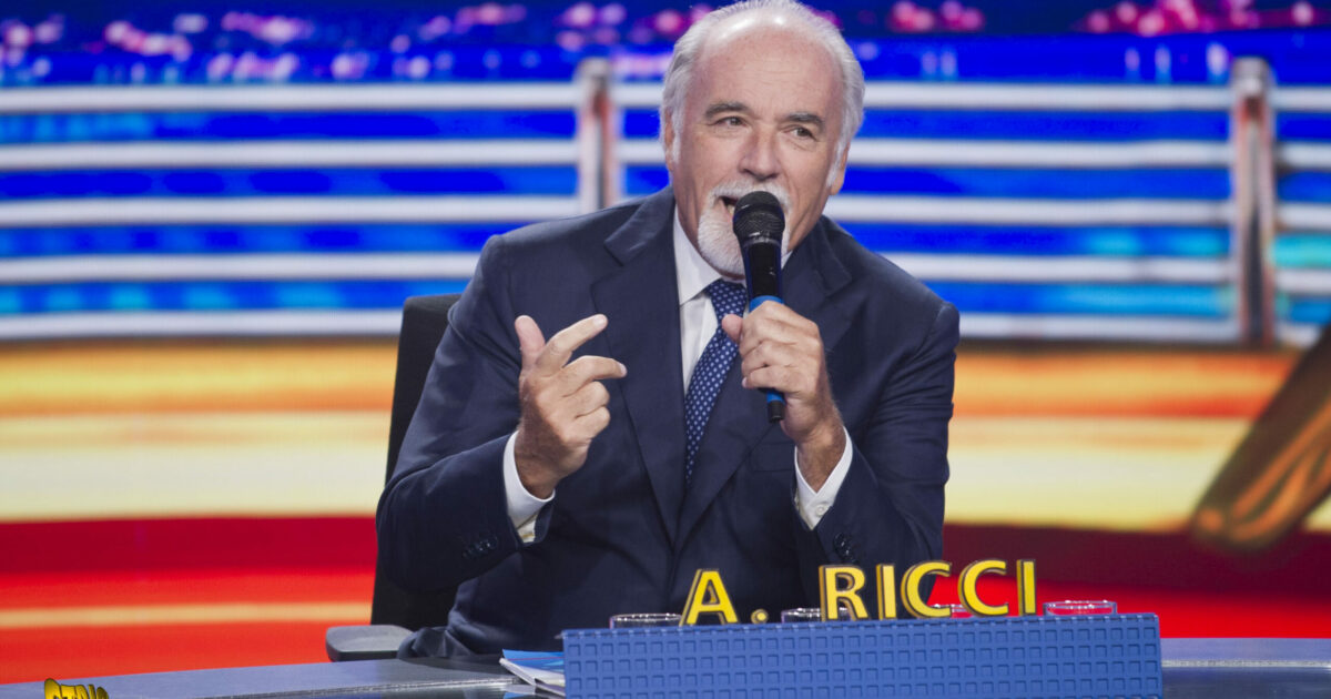 “La Meloni è cattolica? Allora protesti contro le guerre. A Striscia vedrete Maria De Filippi mettere le cacche a chi parcheggia nei posti dei disabili senza permessi con Giovannino e Tina Cipollari”: così Antonio Ricci