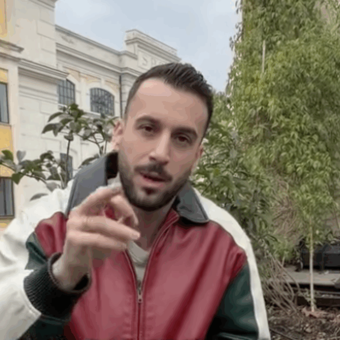 “Corona accende micce e io adesso sgancio le bombe. Non avete idea di quanti segreti ho scoperto, dopo aver lavorato in televisione”: così Andreas Muller