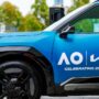 Copertina di Kia festeggia 25 anni agli Australian Open 2026 tra mobilità elettrica e fan experience