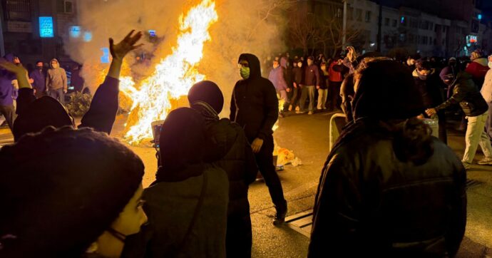 Iran, l’incessante lotta dei movimenti sfida la “geopolitica della morte”