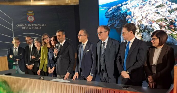 Decaro presenta la giunta: un 5S vice