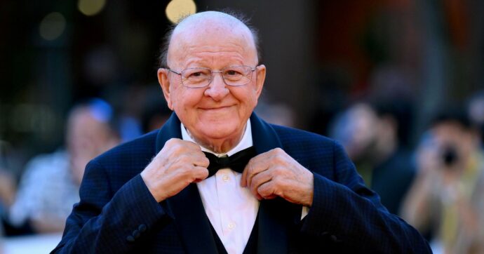 Massimo Boldi: “Io tedoforo, ma lo sport è la figa. Altro che neve, amo l’aperitivo”