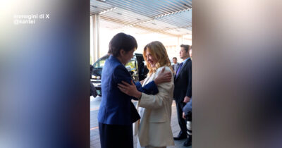 Copertina di La prima ministra giapponese Takaichi canta tanti auguri in italiano a Meloni, la premier: “È appena diventata la mia migliore amica”