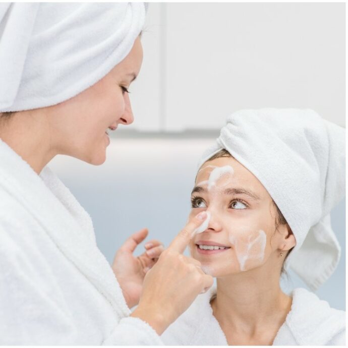 “Divertitevi responsabilmente”: stop al fenomeno dei Sephora Kids, ora i brand di cosmetici avvisano che la skincare non è un “gioco per bambini”