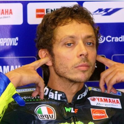 Copertina di Valentino Rossi e la battaglia legale con papà Graziano: ha denunciato la sua compagna, nel mirino i soldi prelevati dal conto