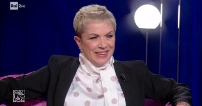 Copertina di “Ho scoperto di avere un altro tumore, maligno. Mi ha protetto da lassù mia madre Lucia”: parla Rosanna Banfi