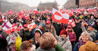 Copertina di “Make America Go Away”, a Copenaghen e Nuuk migliaia in piazza per la Groenlandia “pretesa” da Trump