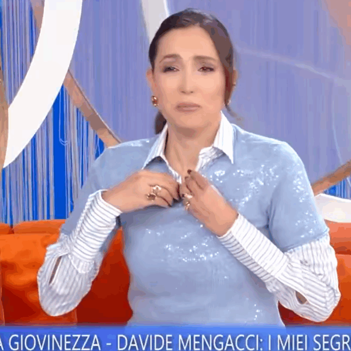 “Fa troppo caldo, non ce la faccio”: temperature torride nello studio de “La Volta Buona”, Caterina Balivo si spoglia in diretta