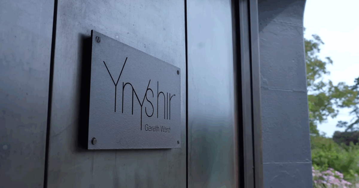 Ha 2 stelle Michelin, ma solo una su cinque per le condizioni igieniche: il ristorante Ynyshir diventa un caso. Il proprietario ammette: “Forse non hanno tutti i torti…”