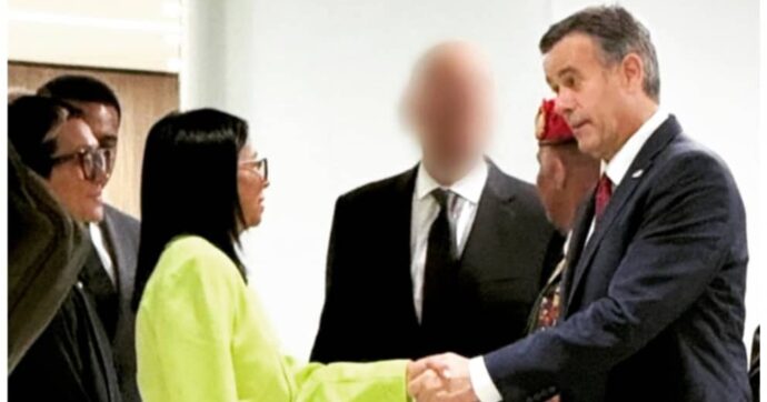 Da nemici ad alleati, Rodríguez riceve il direttore della Cia: “Il Venezuela non sia più rifugio degli avversari Usa”