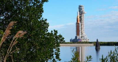 Copertina di Artemis 2, dopo 50 anni l’uomo torna a orbitare attorno alla Luna