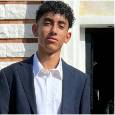 Copertina di “Volevo ucciderlo. Non doveva pubblicare una sua foto con la mia ragazza”: il movente dell’omicidio del 18enne accoltellato a La Spezia