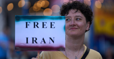 Copertina di L’Iran valuta il blocco permanente di internet: “Accessibili solo contenuti censurati”