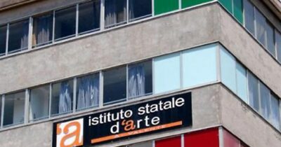 Copertina di Un altro studente accoltellato: “Minacciato dopo una lite davanti a scuola  a Sora”. Si cerca l’aggressore