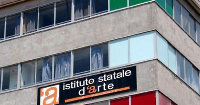 “Minacciato con un coltello al collo dopo una lite”: studente 17enne ferito davanti a scuola a Sora, si cerca l’aggressore