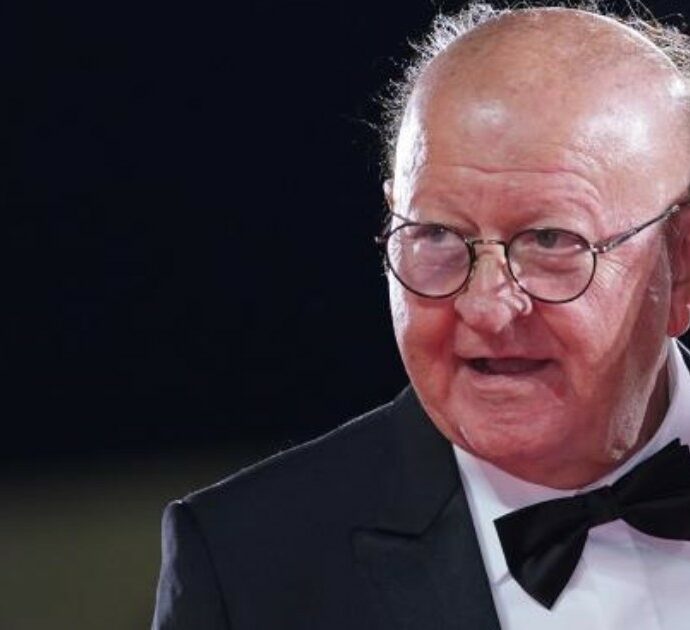 Massimo Boldi ricoverato in ospedale a Livorno, parla la figlia Micaela: “Papà si stava godendo le vacanze in famiglia. È inciampato e ha battuto il viso a terra”