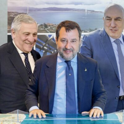 Copertina di Ponte sullo stretto, il documento della Difesa smentisce Salvini e Tajani: "Strategico per la sicurezza? In guerra sarebbe il primo a saltare"