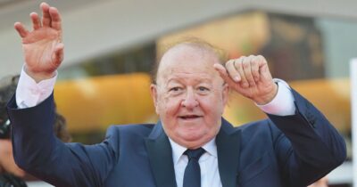 Copertina di Boldi rimosso dai tedofori:  “Mi sono pentito sulla figa”