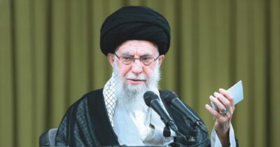 Copertina di Iran, Khamenei: “Morti qui colpa degli Stati Uniti”