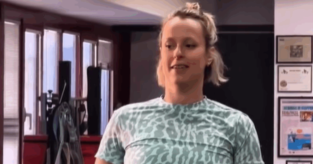 Federica Pellegrini criticata sui social per gli allenamenti in palestra al settimo mese di gravidanza, lei replica: “Li faccio tenendo conto di 3 cose specifiche”