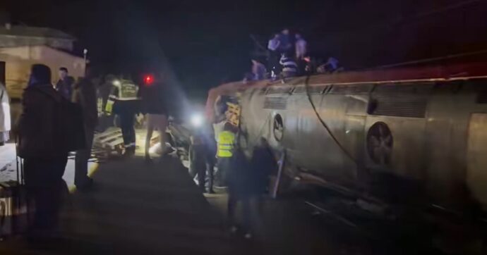 Spagna, incidente tra due treni in Andalusia: almeno 21 morti. A deragliare il convoglio Iryo, operatore partecipato dall’italiana Fs