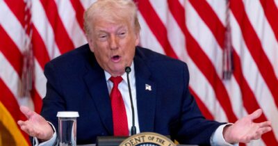 Copertina di Democratici, Macron e i danesi all’attacco di Trump su Groenlandia e dazi