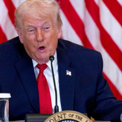 Copertina di Democratici, Macron e i danesi all’attacco di Trump su Groenlandia e dazi