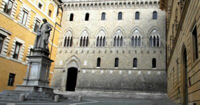 Copertina di Il risiko-eredità. Milleri e Delfin al bivio sulla vendita di Mps