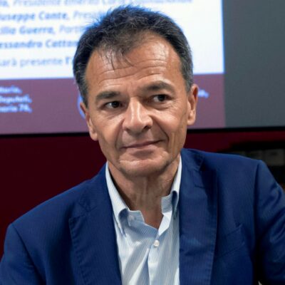 Copertina di Fassina: “Basta talk,  serve una sinistra di popolo, ecco il decalogo”