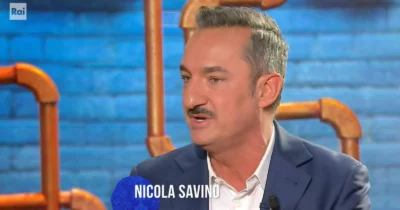 Copertina di “Mio papà soffriva di depressione, è una cosa che temo molto. Mia mamma invece era molto ansiosa e mi ha trasmesso l’ansia”: le confessioni di Nicola Savino a Ciao Maschio