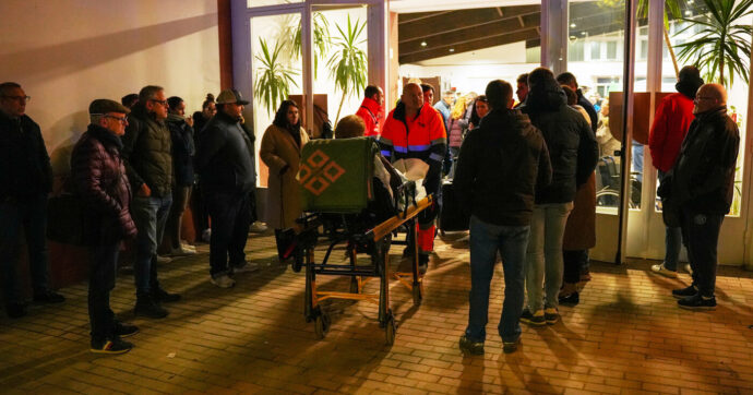 “Soli, al buio e circondati dai morti. Vetri e valigie ci sono caduti addosso”: i racconti dei sopravvissuti all’incidente di Adamuz