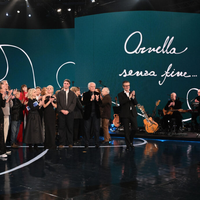 “Ornella Senza Fine” è stato un piccolo miracolo: l’evento televisivo che si trasforma in lezione di vita e d’amore. Mengoni, Mahmood, Emma e Annalisa emozionati