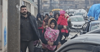 Copertina di Siria, l’esercito di Damasco avanza nel nord del Paese: migliaia di sfollati curdi verso la città di Qamishli