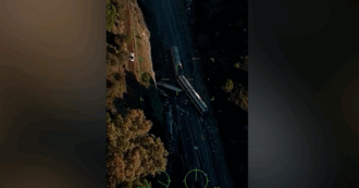 Copertina di Treni deragliati in Spagna, le immagini aree del disastro – Video