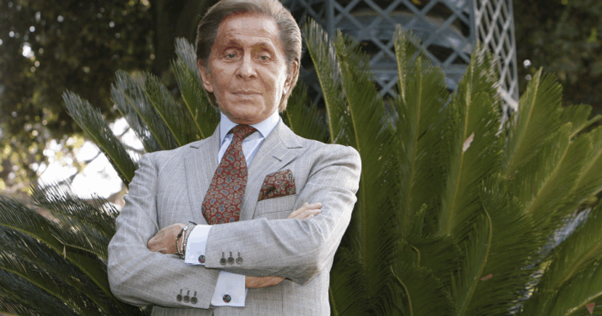 “Centinaia di milioni, Warhol e un castello in Francia, ecco a chi andrà tutta l’eredità di Valentino”: svelato il testamento dello stilista