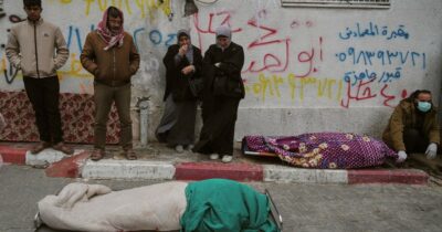 Copertina di Trump invita la Ue nel “Board of Peace” per Gaza. “Un miliardo per diventare membri permanenti”. No di Francia e Canada