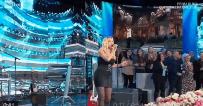 Copertina di “Sei imbarazzante, non puoi cantare Laura Pausini”, “Basta Teo, Basta”: lo scontro a Domenica In tra Valeria Marini e Mammucari