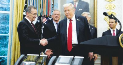 Copertina di Dazi, Big Pharma fa pagare all’Ue gli sconti ottenuti da Trump