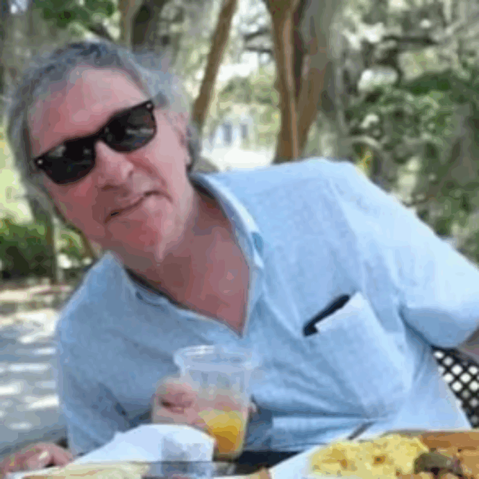 Resta incastrato nell’impastatrice, nessuno se ne accorge e quando arrivano i soccorsi è tardi: morto il pasticciere Mordehay Grunberger