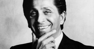 È morto Valentino Garavani, lo stilista aveva 93 anni. L’annuncio: “Si è spento nella serenità della sua residenza romana, venerdì i funerali”