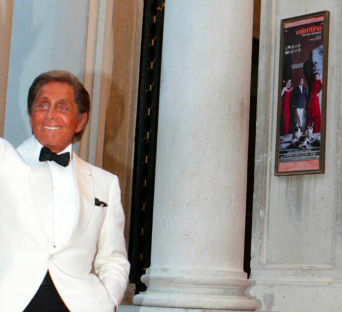È morto Valentino, l’addio di Meloni: “Maestro di stile e di eleganza, l’Italia perde una leggenda”. Simona Ventura: “La tua moda faceva sognare”