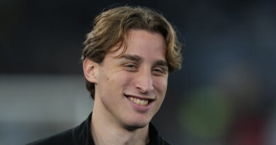 Copertina di Bove torna in campo con il Watford: che tipo di contratto ha e perché può giocare in Inghilterra, ma non in Italia